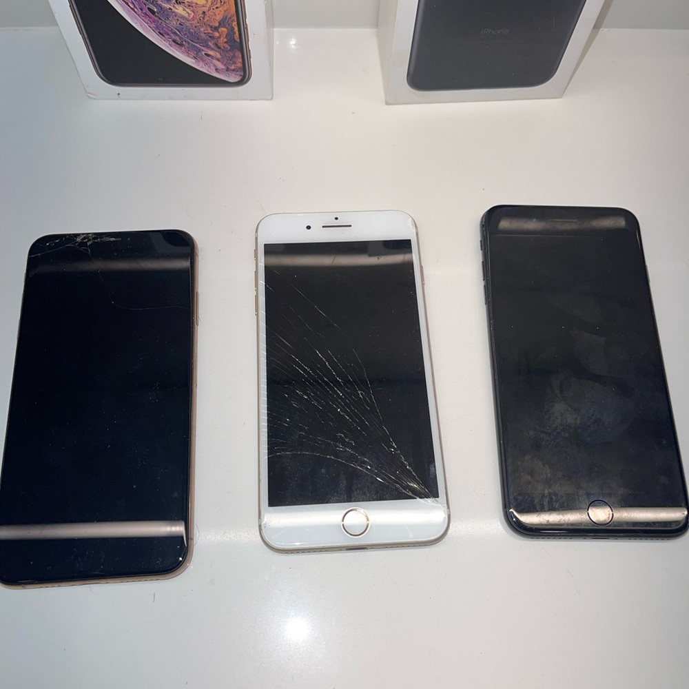 (3) BROKEN IPHONES ( Selling for parts) (MUST BUY TOGETHER)